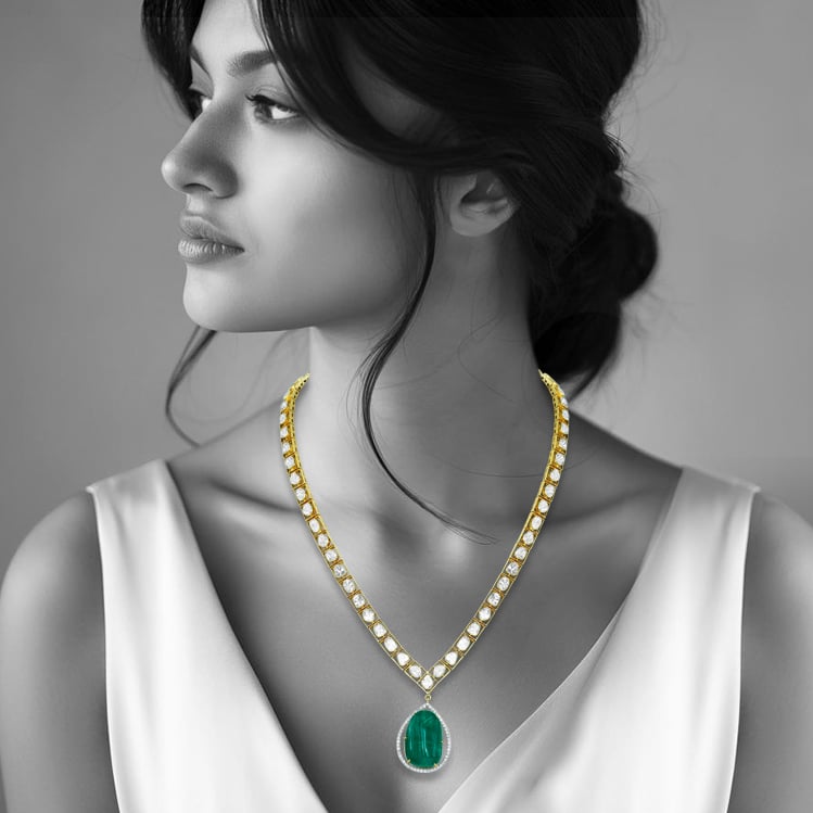 Emerald Pendant Polki Necklace with Symmetrical Polkis
